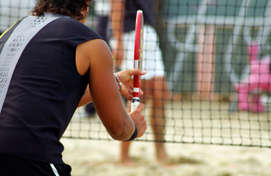 BEACH TENNIS E LESÕES NA COLUNA