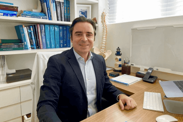 ortopedista especialista em coluna